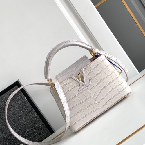 Louis Vuitton Capucines BB product photo 1