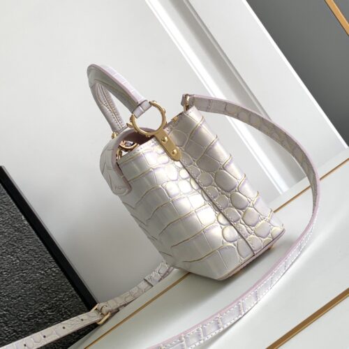 Louis Vuitton Capucines BB product photo 8