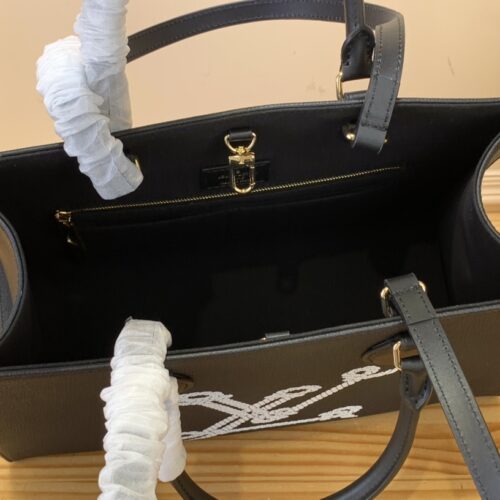 Louis Vuitton OnTheGo MM Bag product photo 9