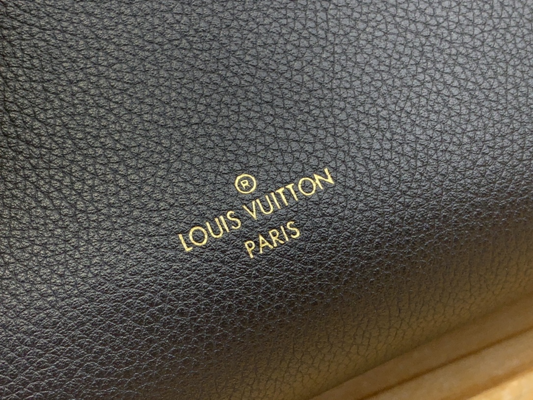 High Quality Luxury Louis Vuitton Side Trunk Small product detail