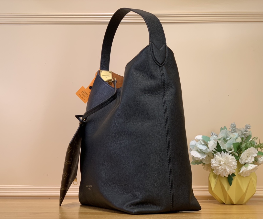High Quality Luxury Louis Vuitton Low Key Hobo product detail