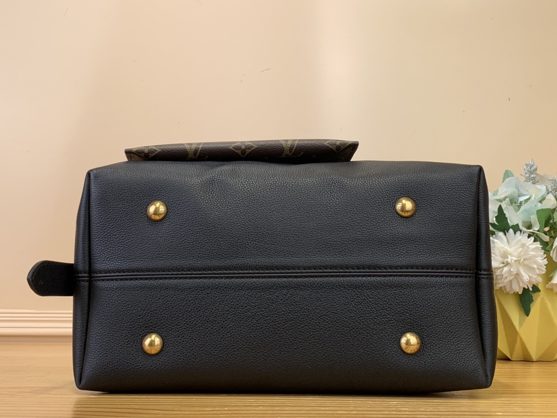 High Quality Luxury Louis Vuitton Low Key Hobo product detail