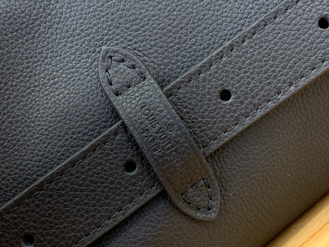 High Quality Luxury Louis Vuitton Low Key Hobo product detail