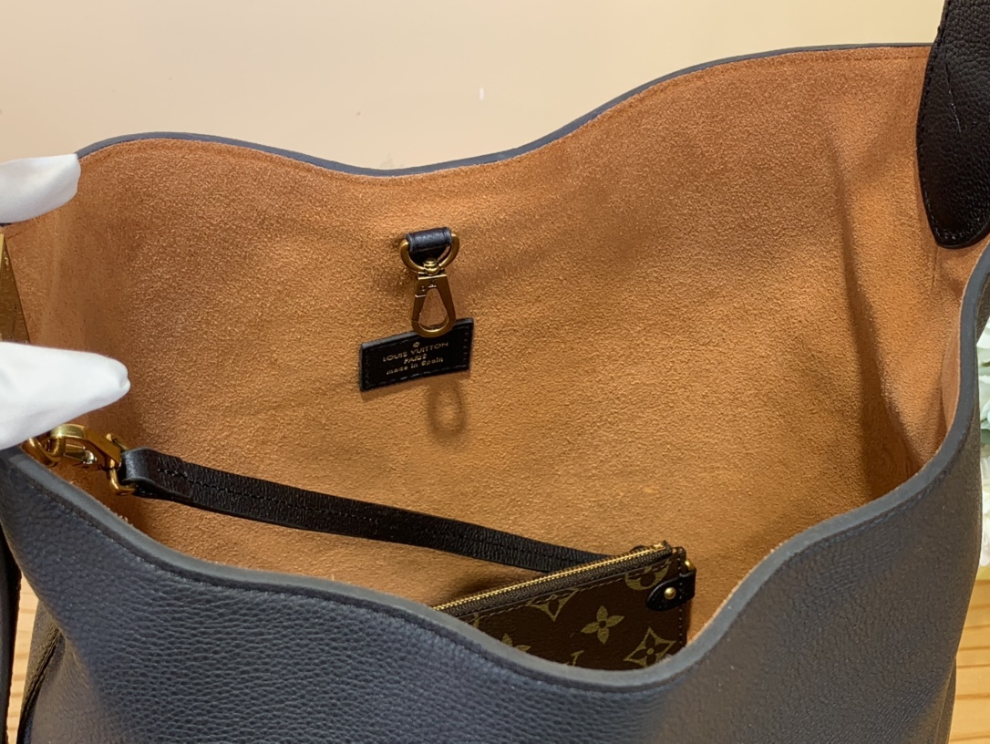 High Quality Luxury Louis Vuitton Low Key Hobo product detail