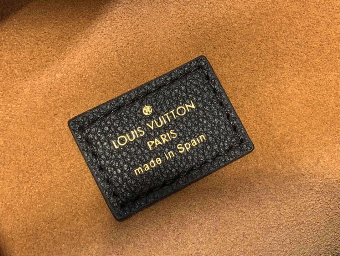 High Quality Luxury Louis Vuitton Low Key Hobo product detail