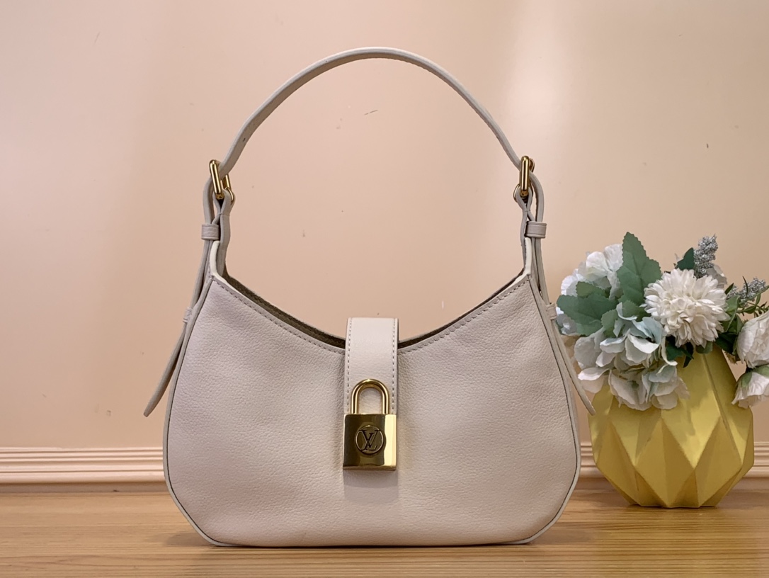 High Quality Luxury Louis Vuitton Low Key Shoulder – Style 43671