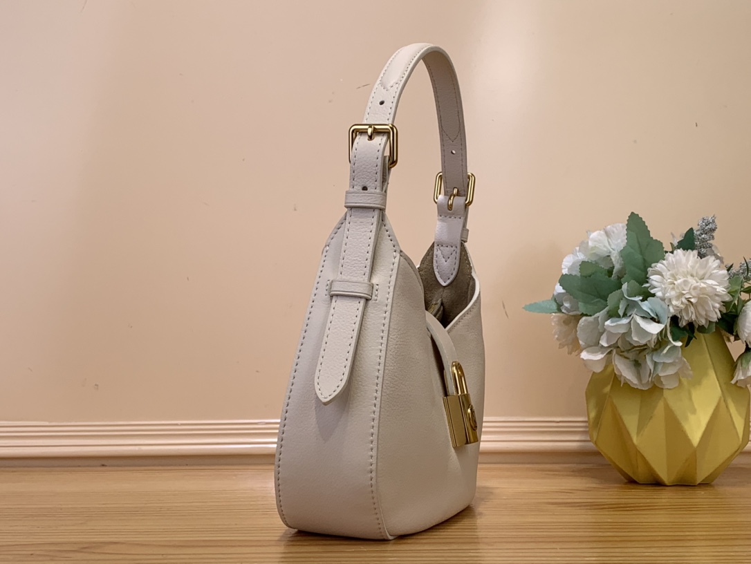 High Quality Luxury Louis Vuitton Low Key Shoulder – Style 43671 product detail