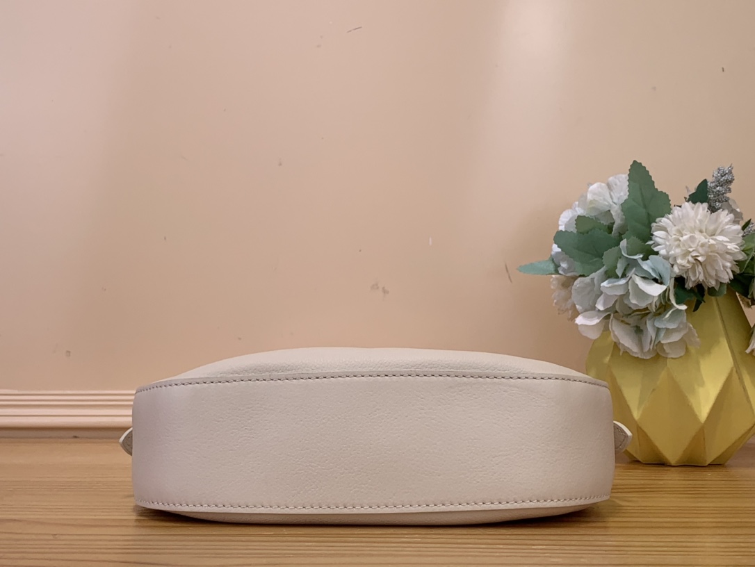 High Quality Luxury Louis Vuitton Low Key Shoulder – Style 43671 product detail