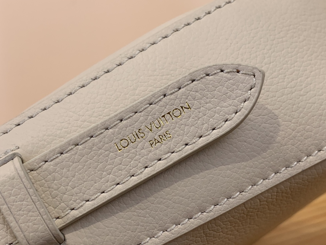 High Quality Luxury Louis Vuitton Low Key Shoulder – Style 43671 product detail