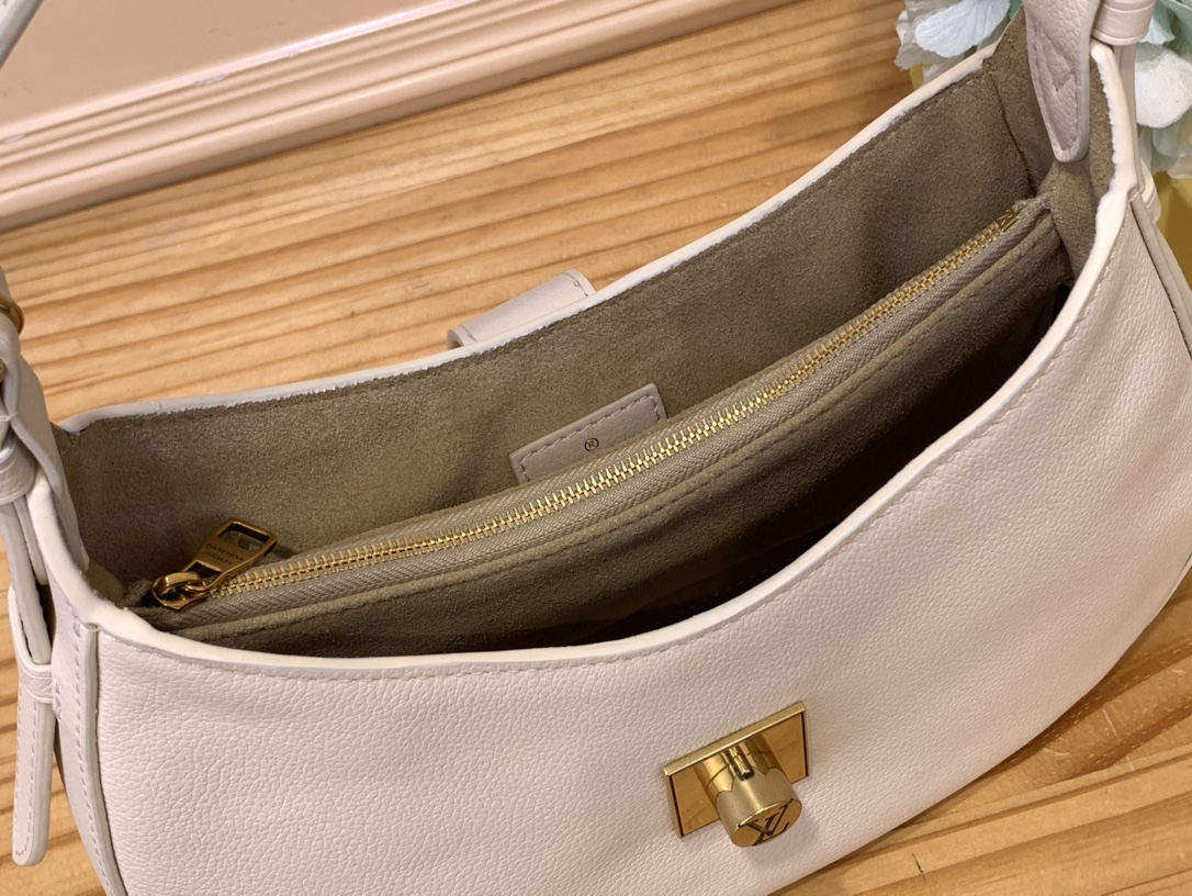 High Quality Luxury Louis Vuitton Low Key Shoulder – Style 43671 product detail