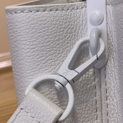 Louis Vuitton Capucines product photo 5