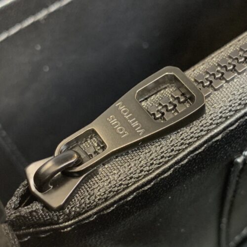 Louis Vuitton Capucines product photo 7