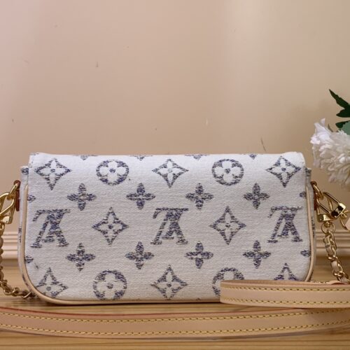 Louis Vuitton Wallet on Chain Ivy product photo 3