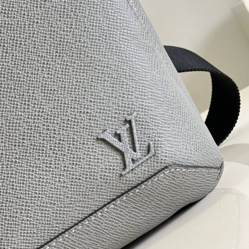 Louis Vuitton AVENUE SLING BAG LV M30859 product photo 3