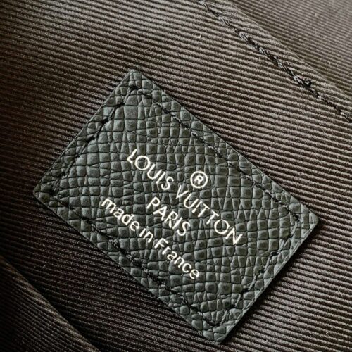 High Quality Luxury Louis Vuitton District PM LV M30850 product detail