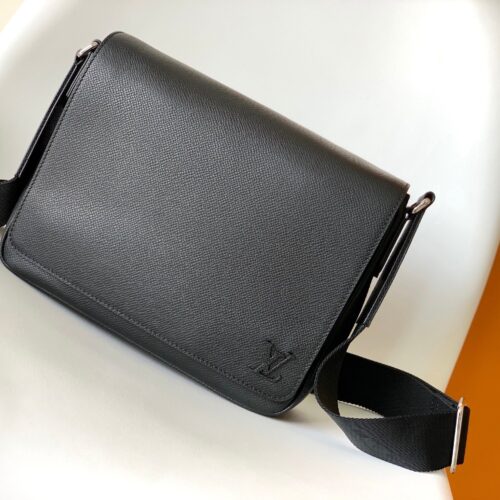High Quality Luxury Louis Vuitton District PM LV M30850
