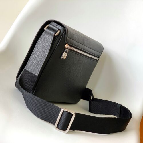 High Quality Luxury Louis Vuitton District PM LV M30850 alternate view