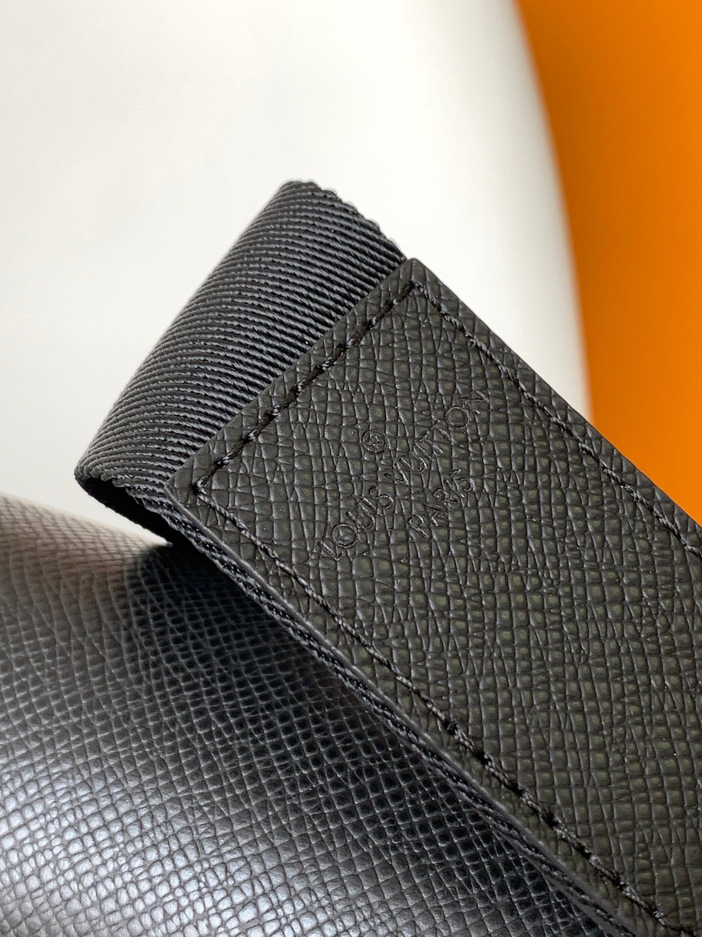 High Quality Luxury Louis Vuitton District PM LV M30850 product detail