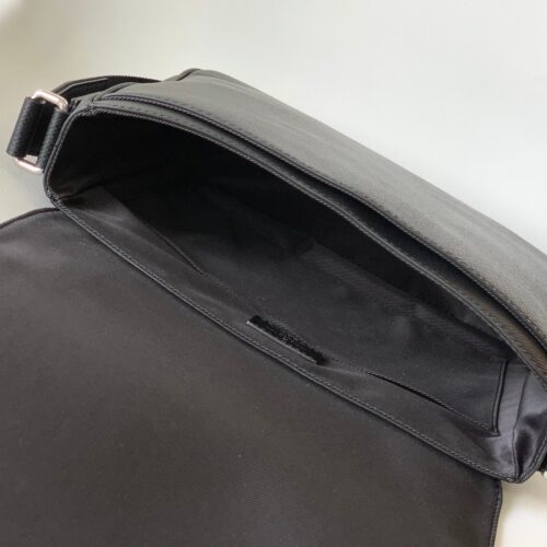 High Quality Luxury Louis Vuitton District PM LV M30850 product detail