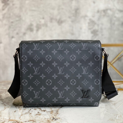 High Quality Luxury Louis Vuitton District PM LV M45272