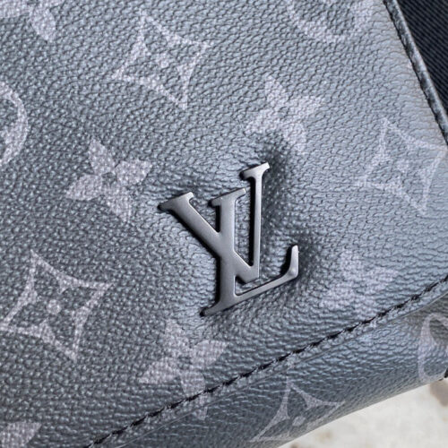 High Quality Luxury Louis Vuitton District PM LV M45272 alternate view