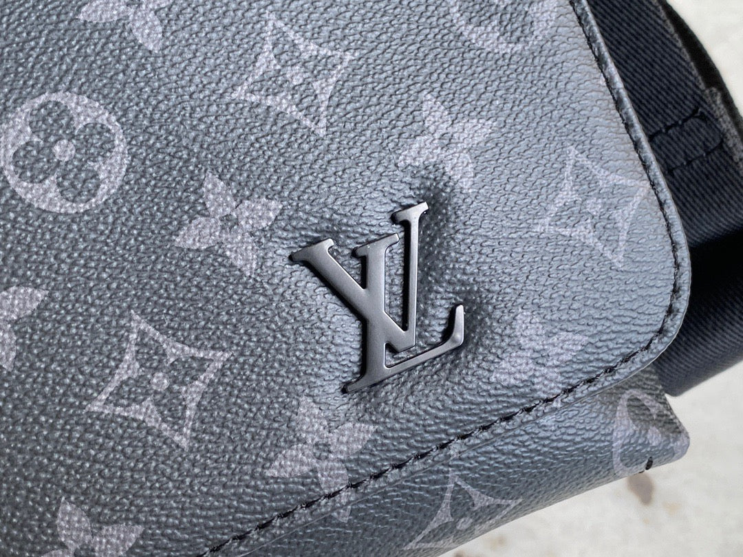 High Quality Luxury Louis Vuitton District PM LV M45272 product detail