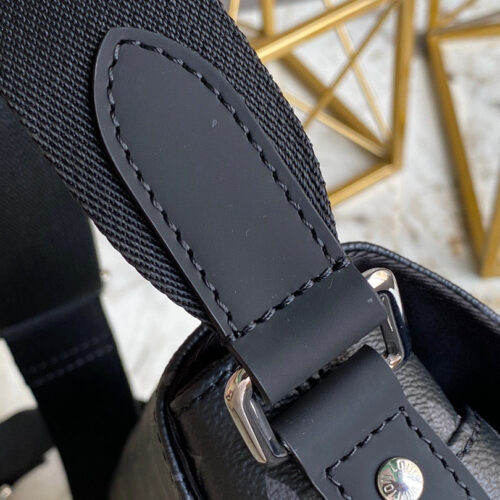 High Quality Luxury Louis Vuitton District PM LV M45272 product detail