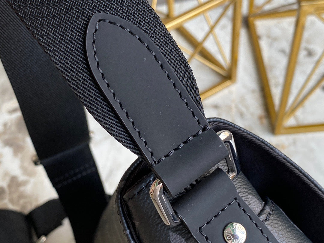 High Quality Luxury Louis Vuitton District PM LV M45272 product detail