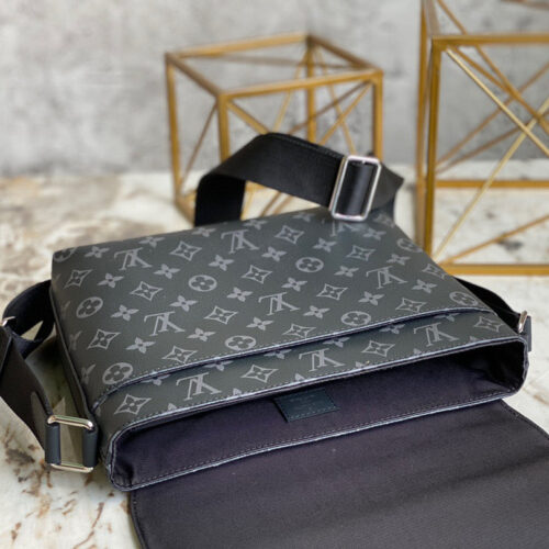 High Quality Luxury Louis Vuitton District PM LV M45272 product detail