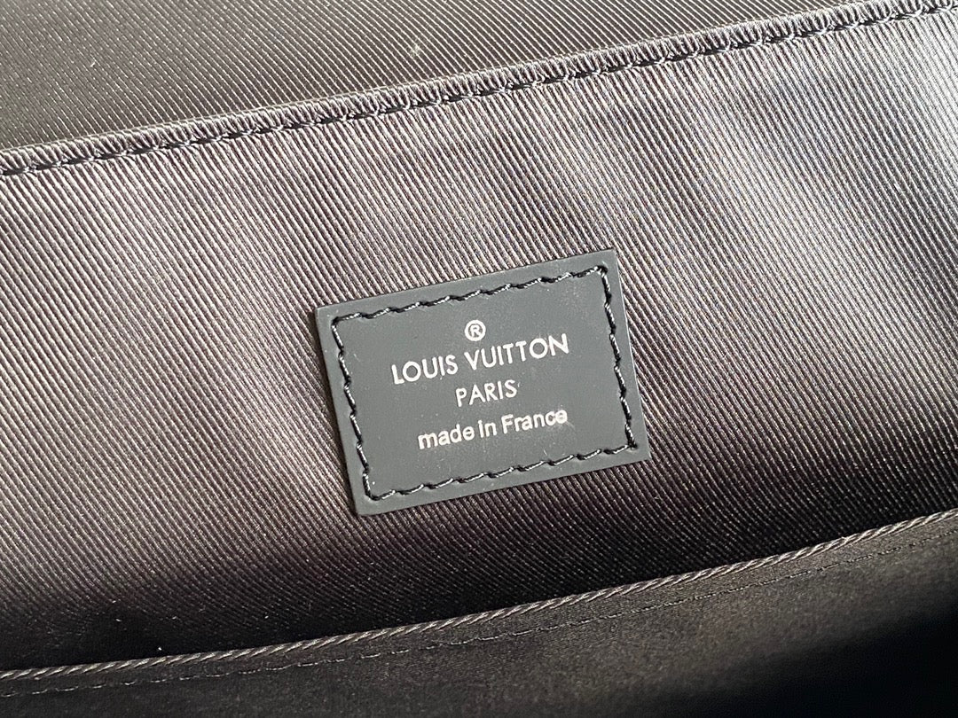 High Quality Luxury Louis Vuitton District PM LV M45272 product detail
