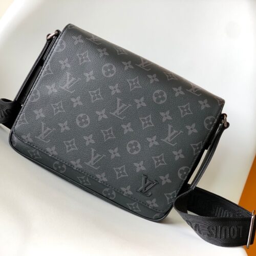 High Quality Luxury Louis Vuitton District PM LV M46255