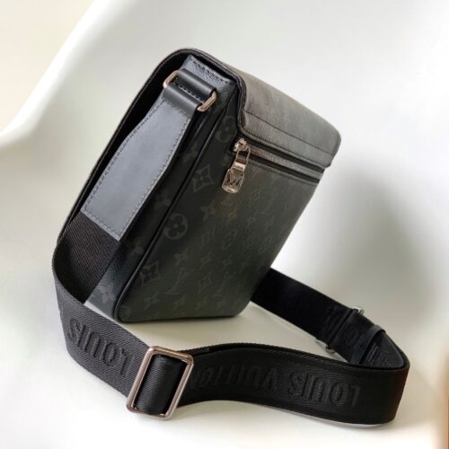 High Quality Luxury Louis Vuitton District PM LV M46255 alternate view
