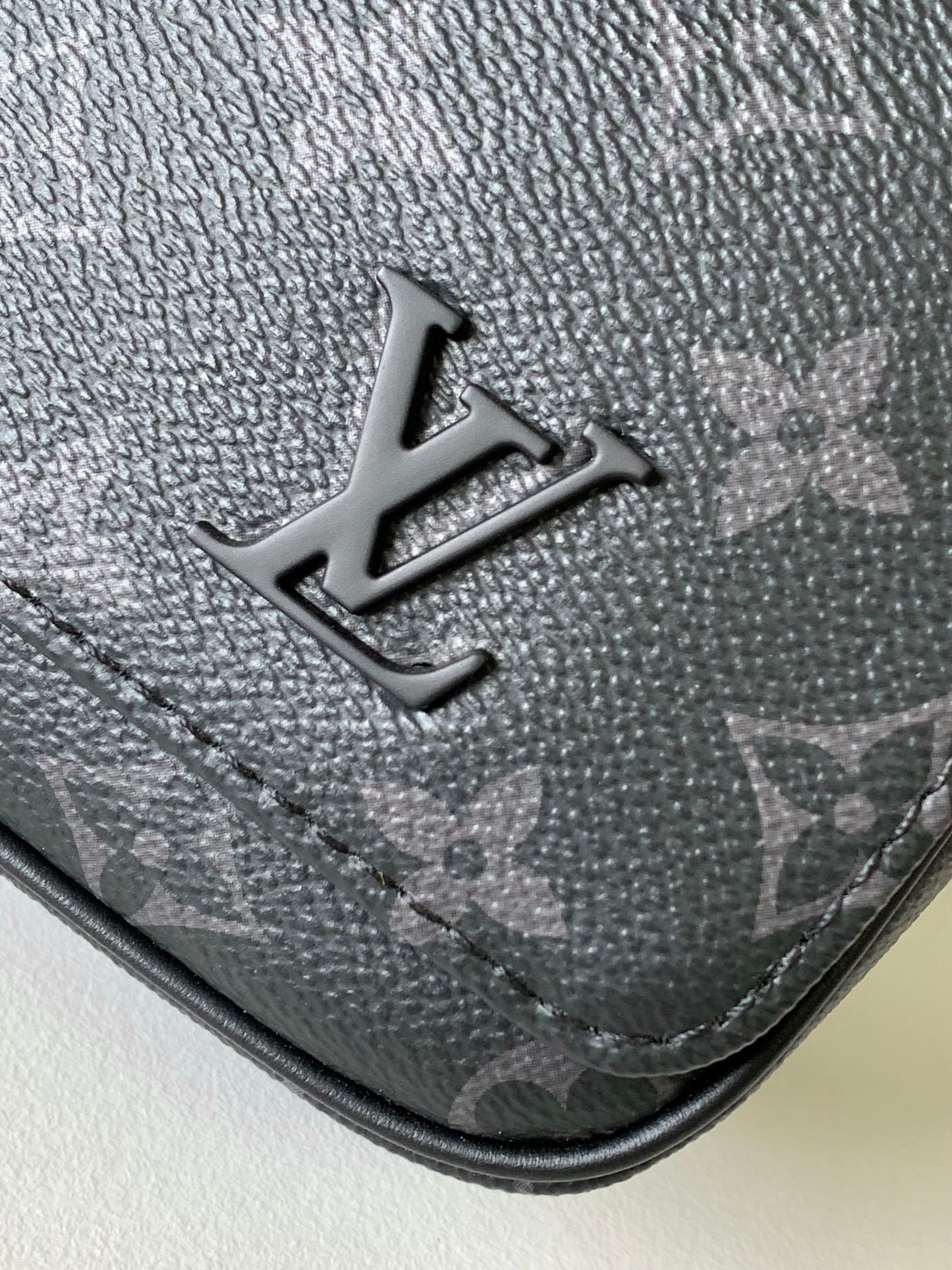 High Quality Luxury Louis Vuitton District PM LV M46255 product detail