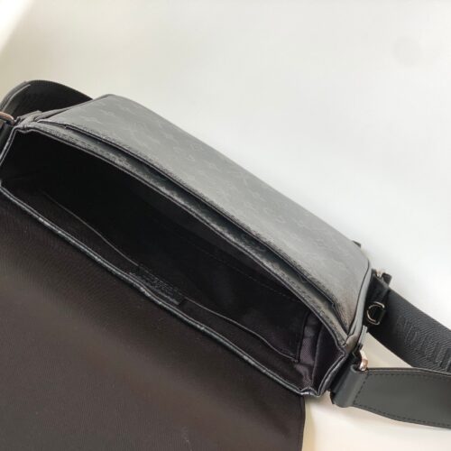 High Quality Luxury Louis Vuitton District PM LV M46255 product detail