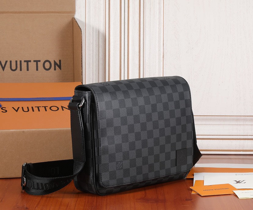High Quality Luxury Louis Vuitton District PM LV N42710 product detail