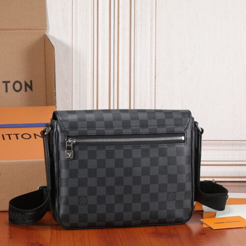 High Quality Luxury Louis Vuitton District PM LV N42710 product detail