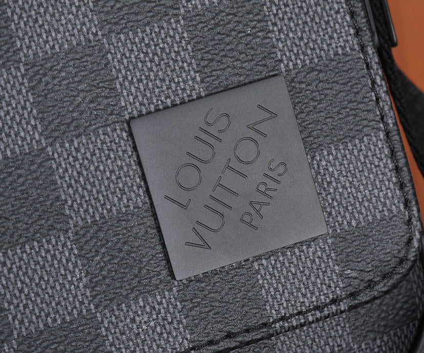 High Quality Luxury Louis Vuitton District PM LV N42710 product detail