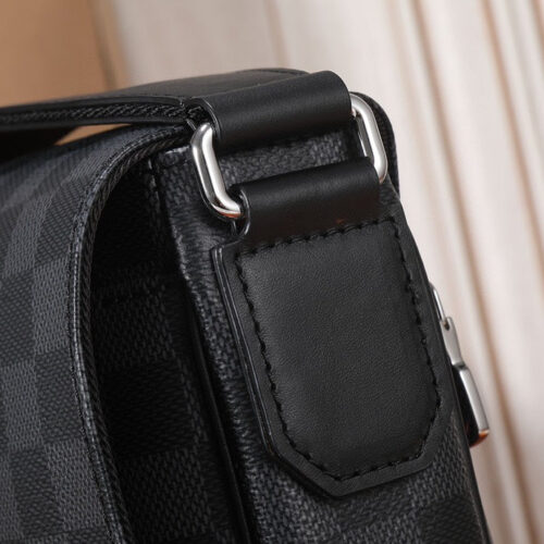 High Quality Luxury Louis Vuitton District PM LV N42710 product detail