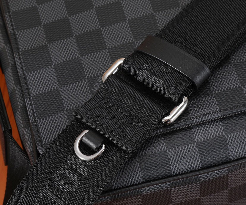 High Quality Luxury Louis Vuitton District PM LV N42710 product detail