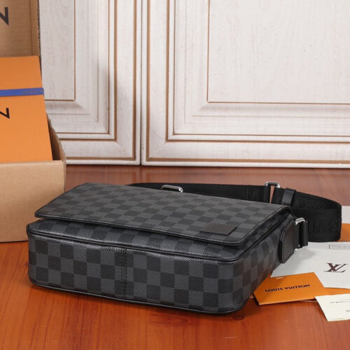 High Quality Luxury Louis Vuitton District PM LV N42710 product detail