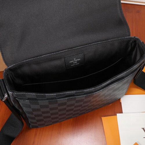 High Quality Luxury Louis Vuitton District PM LV N42710 product detail