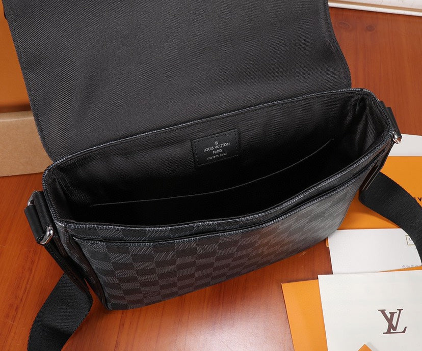 High Quality Luxury Louis Vuitton District PM LV N42710 product detail