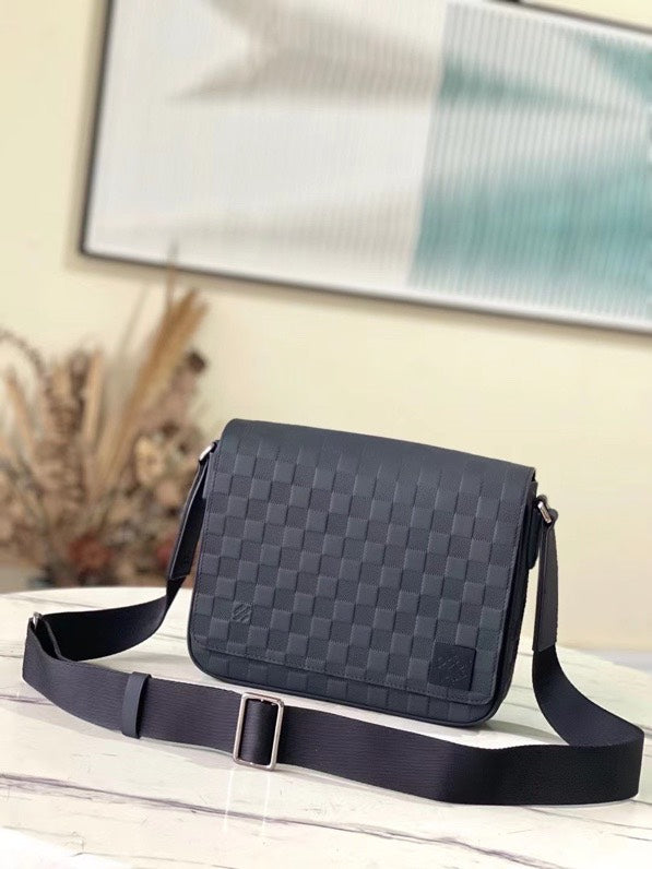 High Quality Luxury Louis Vuitton District PM LV N42711