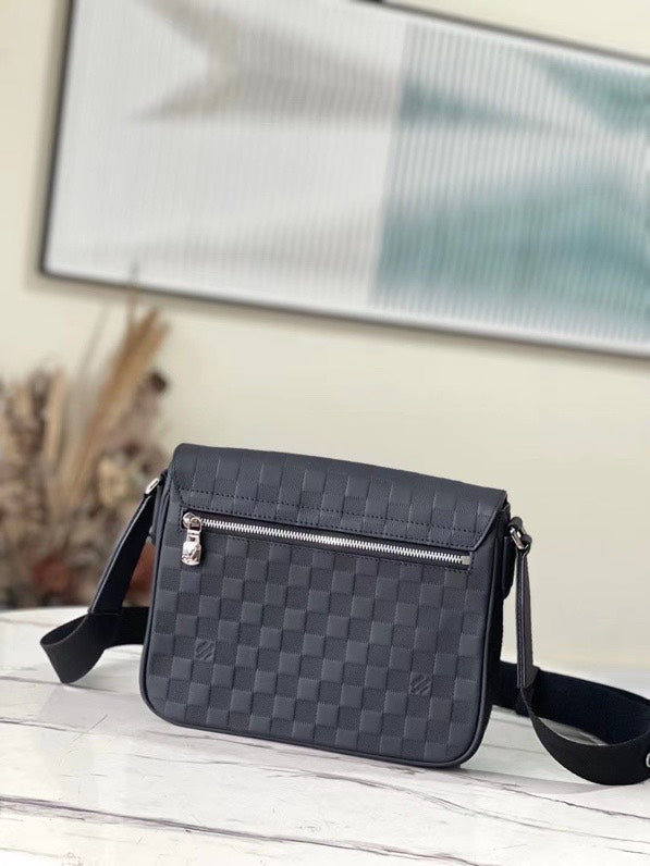High Quality Luxury Louis Vuitton District PM LV N42711 product detail