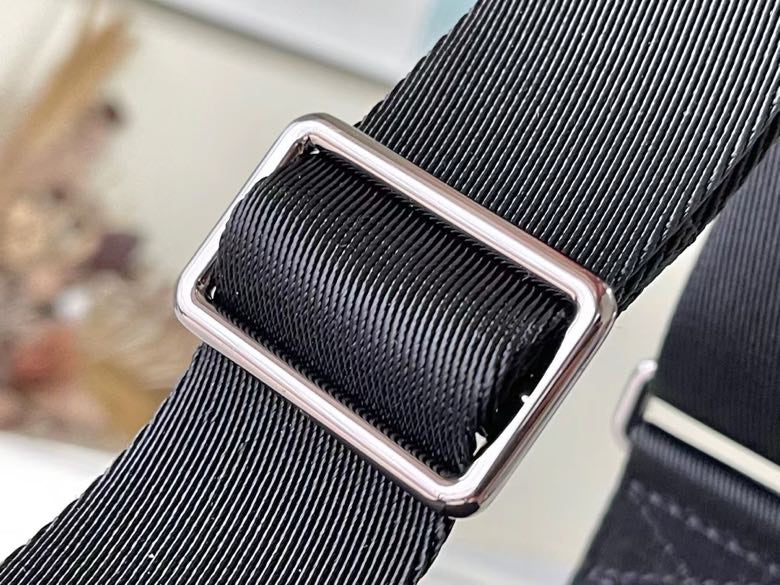 High Quality Luxury Louis Vuitton District PM LV N42711 product detail
