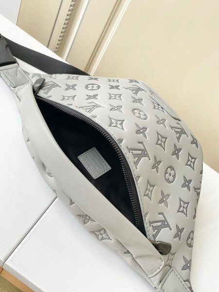 High Quality Luxury Louis Vuitton Discovery Bumbag M46108 product detail