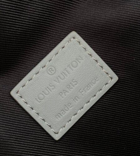 High Quality Luxury Louis Vuitton Discovery Bumbag M46108 product detail