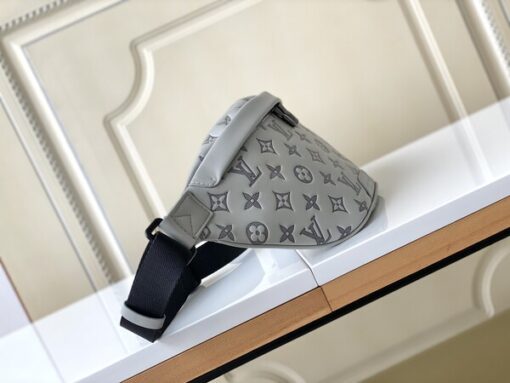 High Quality Luxury Louis Vuitton Discovery Bumbag M46108 product detail