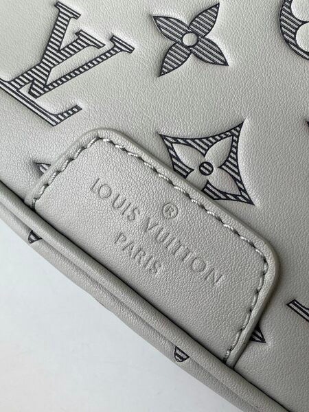 High Quality Luxury Louis Vuitton Discovery Bumbag M46108 product detail