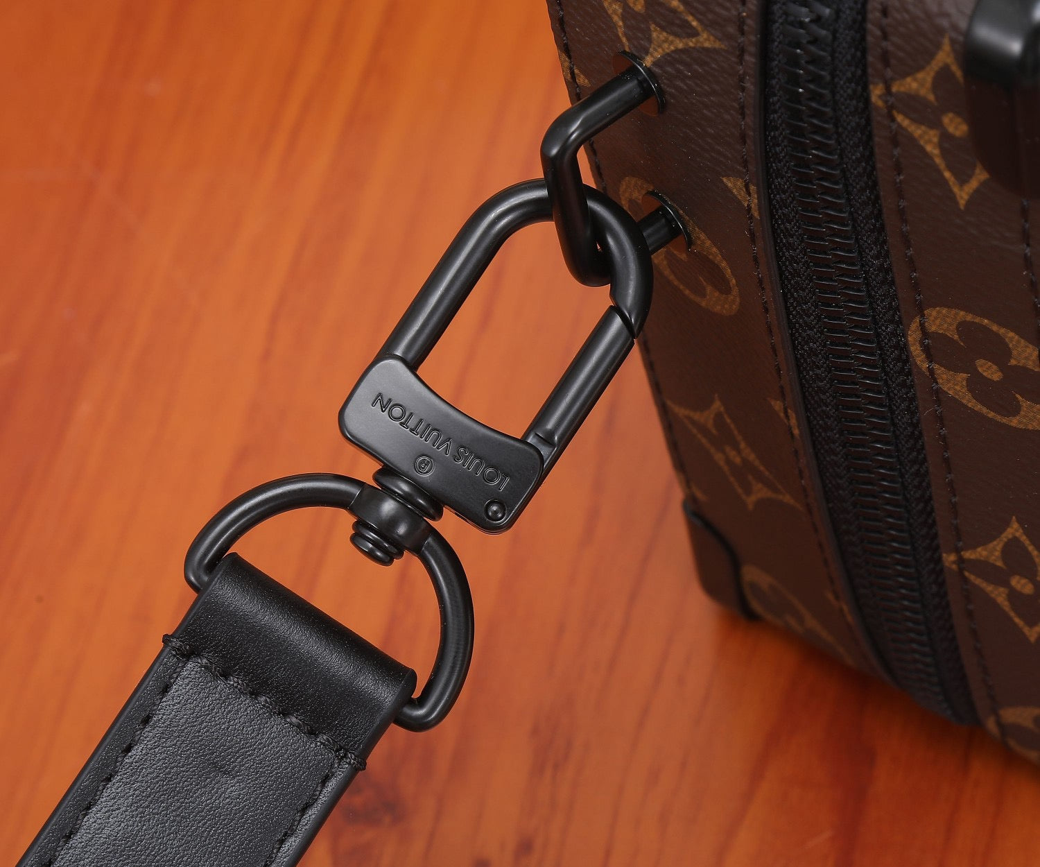 High Quality Luxury Louis Vuitton Handle Soft LV Trunk M45935 product detail